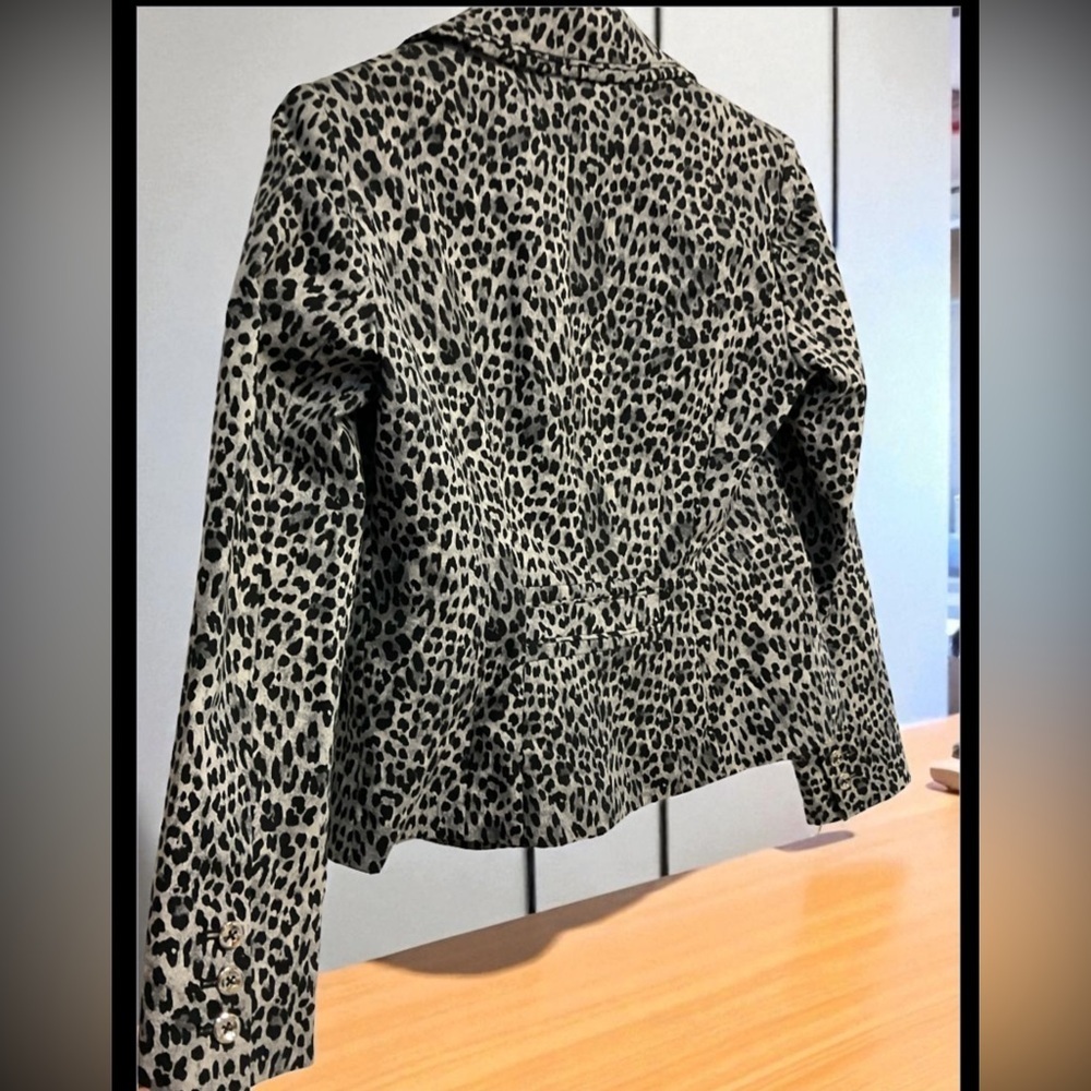 Chic Leopard Print Blazer - Picture 3 of 10